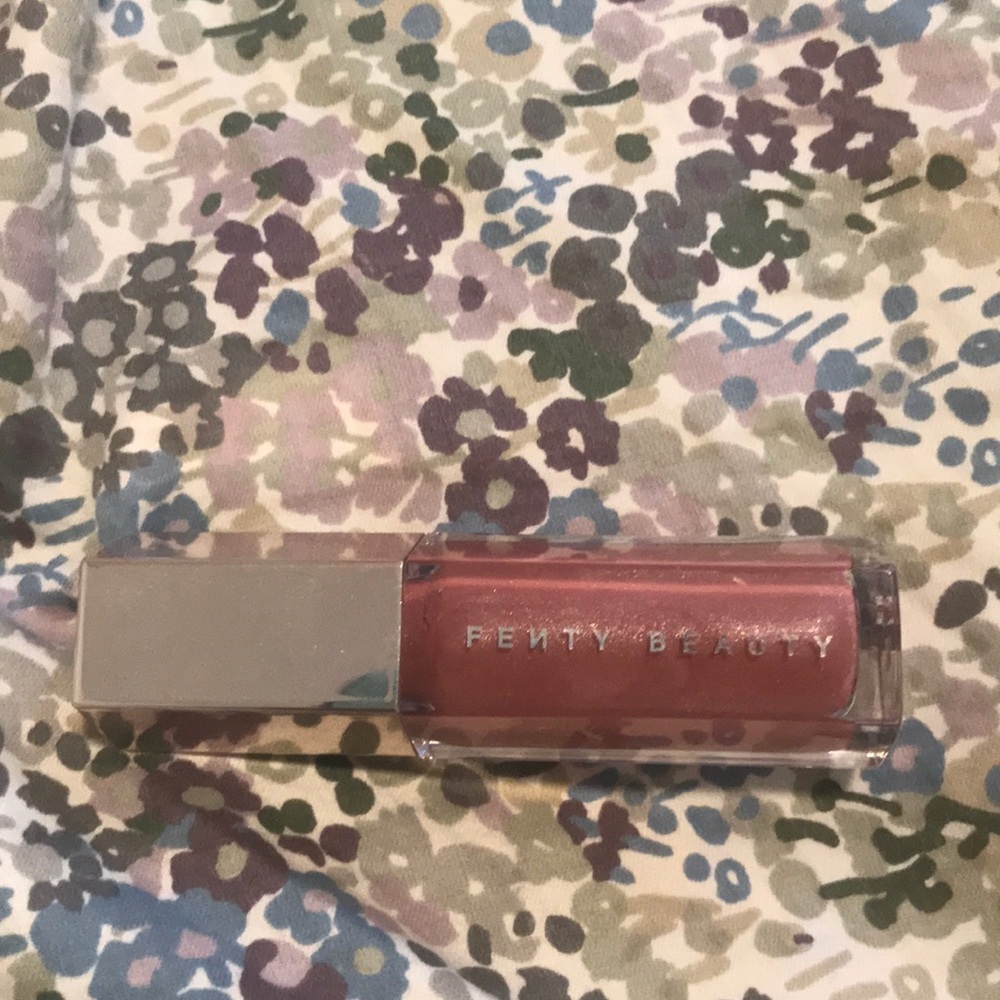 Fenty Beauty Fu$$y gloss bomb